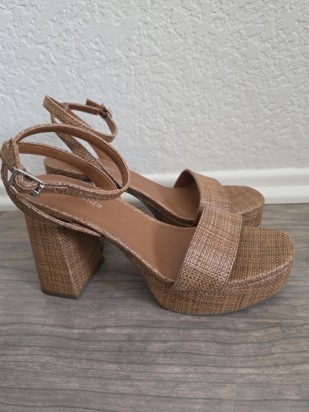 Marc Fisher Woven Raffia Platform Block Heel Sandals Size 9
